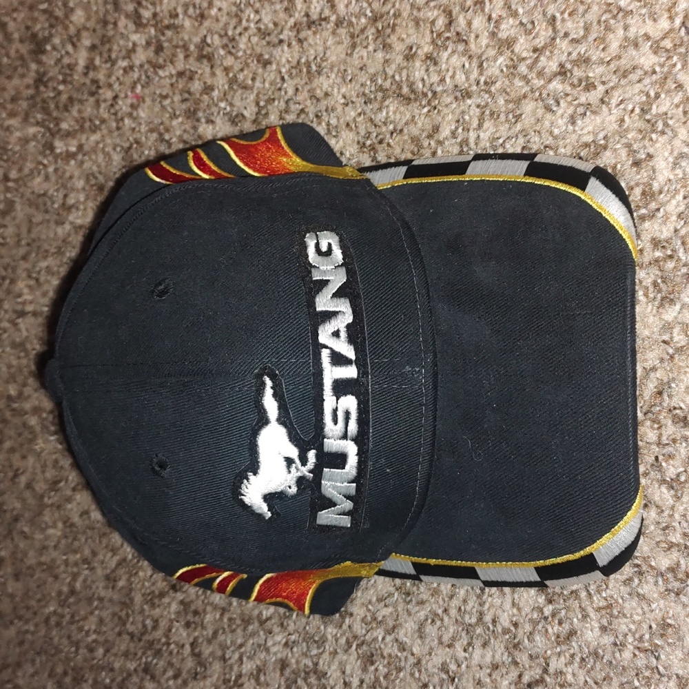 Magic Mustang Embroidered Flame Racing Cotton Strap-on Hat Black Red Yellow